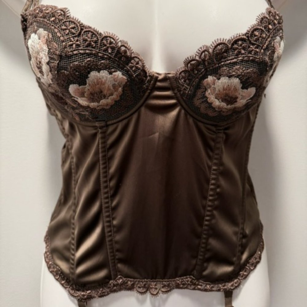 NEFER Italian Lingerie, garters and slightly padded bra